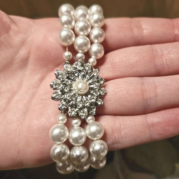 Faux pearl and Rhinestone bracelet - Picture 1 of 4